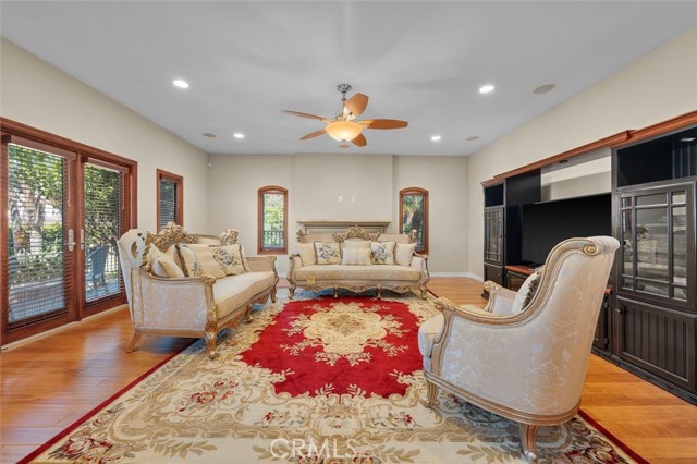 Detail Gallery Image 6 of 9 For 116 Termino Ave, Long Beach,  CA 90803 - 4 Beds | 4/1 Baths