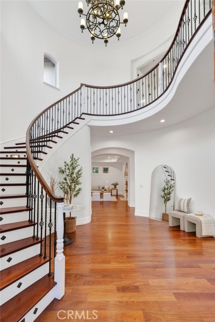 Detail Gallery Image 10 of 74 For 113 S Herrin, Manhattan Beach,  CA 90266 - 5 Beds | 4/1 Baths