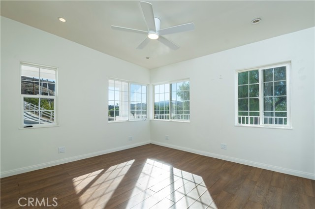 10161 Foothill Boulevard, Sylmar CA: https://media.crmls.org/medias/7d467e25-ec19-489a-9509-ec904686fceb.jpg