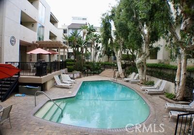 Detail Gallery Image 13 of 17 For 5325 Newcastle, Encino,  CA 91316 - 2 Beds | 1 Baths