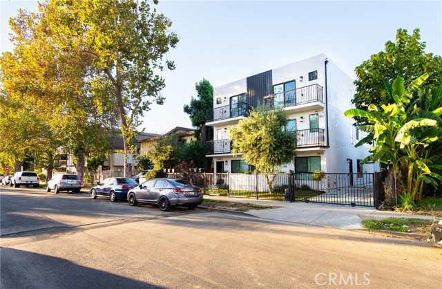 Detail Gallery Image 1 of 37 For 14839 Gilmore St, Van Nuys,  CA 91411 - – Beds | – Baths