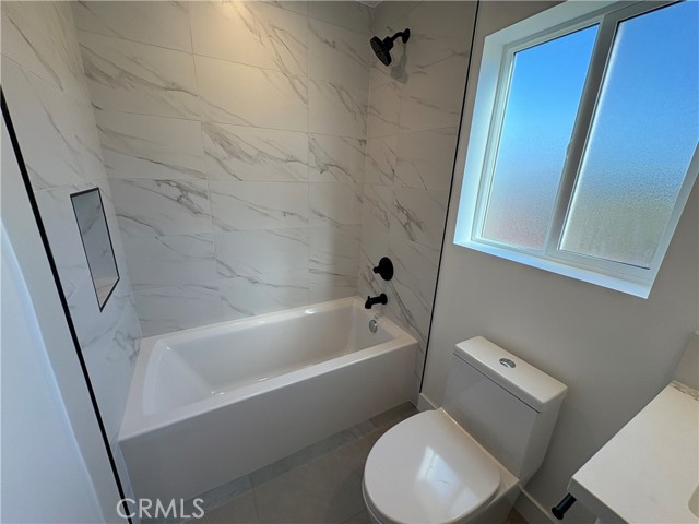 Detail Gallery Image 5 of 21 For 14165 Calvert St, Van Nuys,  CA 91401 - 4 Beds | 4 Baths