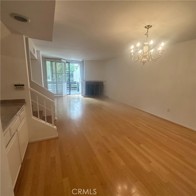 Detail Gallery Image 6 of 19 For 21931 Burbank #46,  Woodland Hills,  CA 91367 - 2 Beds | 2/1 Baths