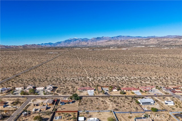 Detail Gallery Image 4 of 12 For 7201 Olympic Rd, Joshua Tree,  CA 92252 - – Beds | – Baths