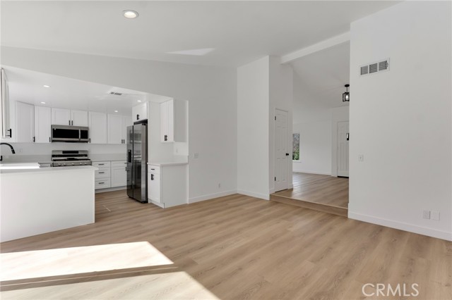 Detail Gallery Image 9 of 43 For 13754 Bear Valley Rd, Moorpark,  CA 93021 - 3 Beds | 2 Baths