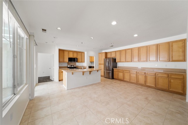Detail Gallery Image 8 of 29 For 1568 Four Seasons Cir, Beaumont,  CA 92223 - 3 Beds | 2 Baths