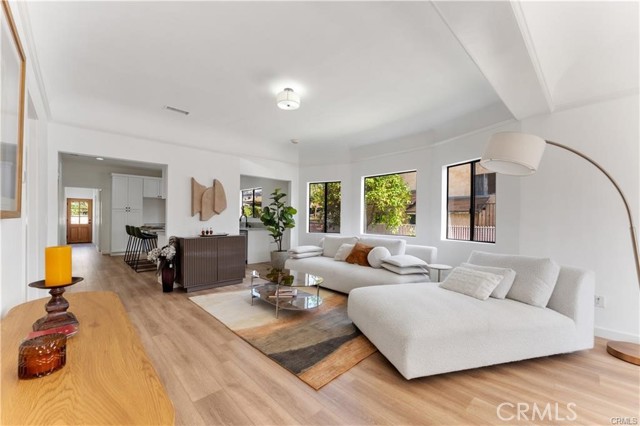 Detail Gallery Image 3 of 37 For 137 E Avenue 42, Los Angeles,  CA 90031 - 4 Beds | 2 Baths