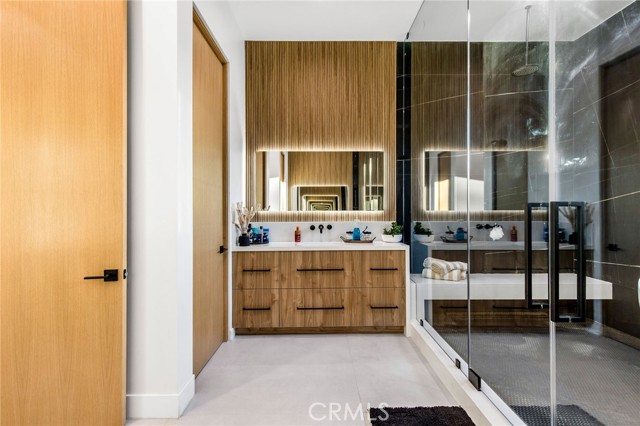 Detail Gallery Image 36 of 75 For 22745 Califa St, Woodland Hills,  CA 91367 - 5 Beds | 4 Baths