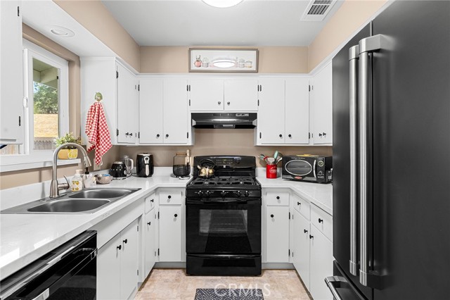 Detail Gallery Image 18 of 50 For 102 Centennial Ave, Chico,  CA 95928 - 2 Beds | 2 Baths