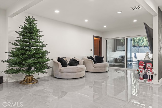 Image 10 of 40 For 2240 Parish  