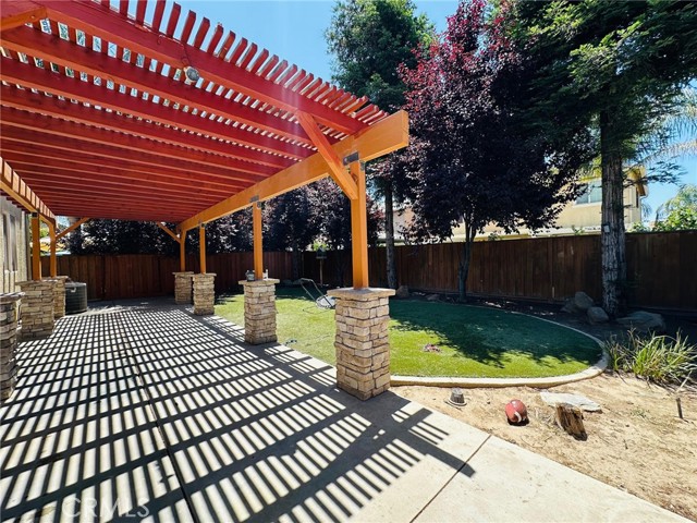 692 Blueberry Lane, Madera CA: https://media.crmls.org/medias/7d4c313e-9c76-43e1-8ffe-19c219b0f1e8.jpg