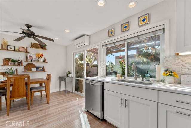 Detail Gallery Image 5 of 32 For 430 Carriage Dr #F,  Santa Ana,  CA 92707 - 3 Beds | 1/1 Baths