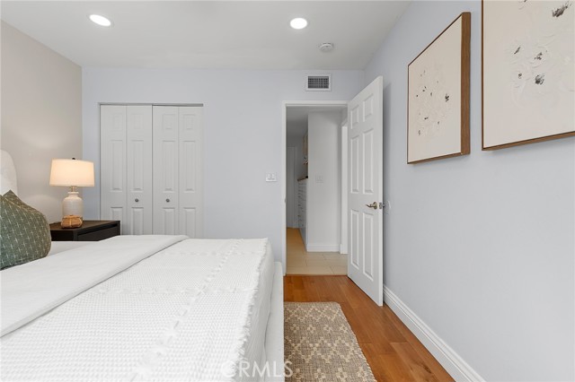 Image 47 of 73 For 4972 Park  