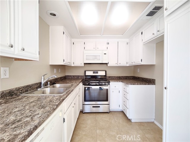 857 California Privado, Ontario CA: https://media.crmls.org/medias/7d4e0636-84f1-4115-ab29-24d357cf563d.jpg