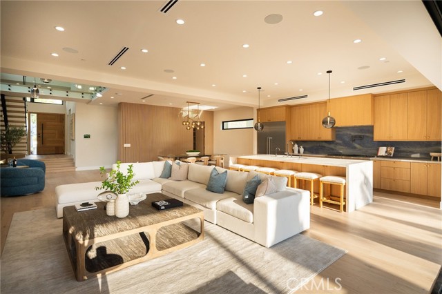 1721 Oak Avenue, Manhattan Beach CA: https://media.crmls.org/medias/7d4ec368-27c1-4e70-b1a3-f29986583779.jpg