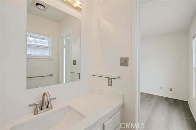 Detail Gallery Image 34 of 37 For 551 Avenue B, Redondo Beach,  CA 90277 - 3 Beds | 2/1 Baths