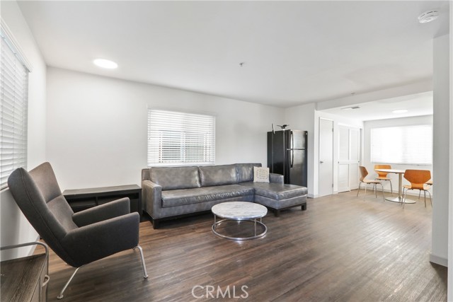 Detail Gallery Image 2 of 7 For 112 N Primrose Ave #D,  Alhambra,  CA 91801 - 2 Beds | 1/1 Baths