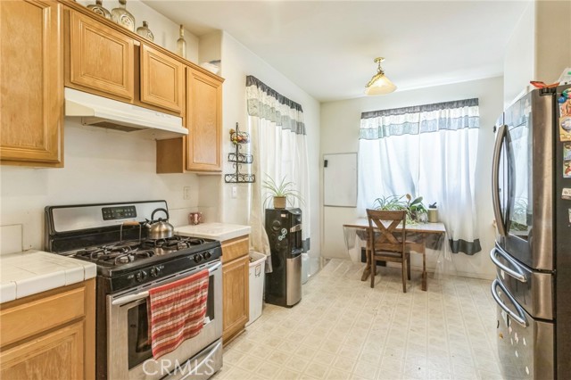 Detail Gallery Image 5 of 11 For 14551 Heatherdale Ct, Adelanto,  CA 92301 - 3 Beds | 2 Baths