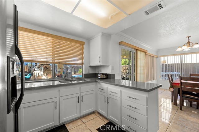 Detail Gallery Image 14 of 51 For 12446 Chestnut, Chino,  CA 91710 - 4 Beds | 2/1 Baths