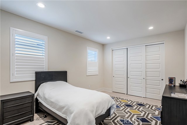 20532 W Birmingham Way, Porter Ranch CA: https://media.crmls.org/medias/7d4ff058-380e-4370-a65a-4171eaa5c321.jpg