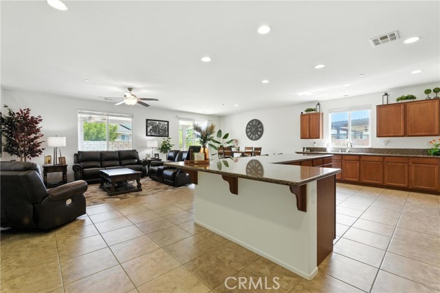 7043 W Avenue L5, Lancaster CA: https://media.crmls.org/medias/7d510afb-7d30-4d53-9e29-a11bbcbb4823.jpg