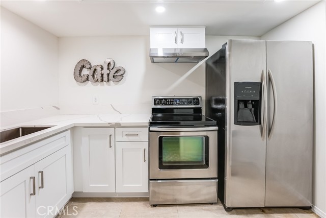 23123 Oxnard Street, Woodland Hills CA: https://media.crmls.org/medias/7d518562-67d5-4b47-9330-1b482bd49808.jpg