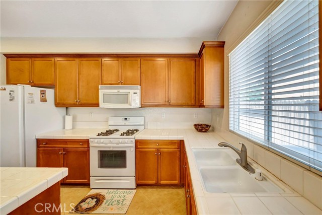 Detail Gallery Image 15 of 49 For 3025 Summer Breeze Ave, Rosamond,  CA 93560 - 4 Beds | 2/1 Baths