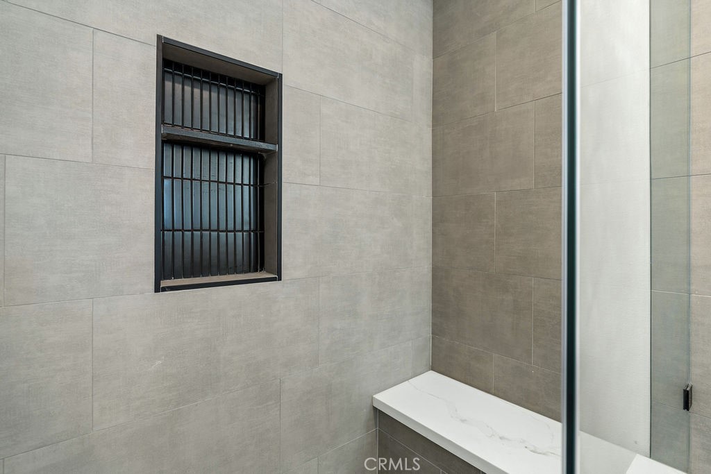 https://media.crmls.org/medias/7d524f5b-32b3-4d6c-b989-205926d8dde3.jpg?preset=X-Large