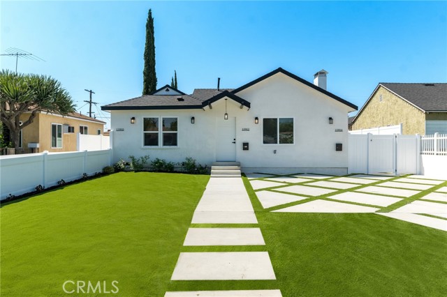 Detail Gallery Image 3 of 15 For 11912 Elkwood St, North Hollywood,  CA 91605 - 3 Beds | 2 Baths