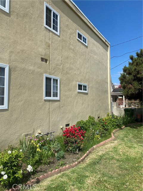 11843 Hamlin Street photo 4