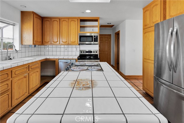 8381 White Road, Phelan CA: https://media.crmls.org/medias/7d536359-3336-4b97-aaf7-f99663e64d06.jpg