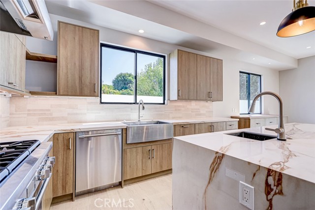 Detail Gallery Image 13 of 45 For 3310 Blossom Ln, Redondo Beach,  CA 90278 - 4 Beds | 3/1 Baths