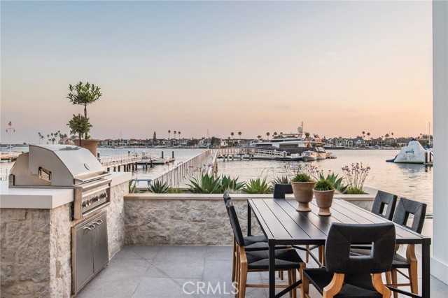 2209 Bayside Drive, Corona del Mar CA: https://media.crmls.org/medias/7d55073e-29df-4d71-b96f-f10fec48f62f.jpg