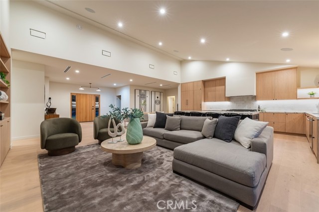 Detail Gallery Image 22 of 46 For 8960 Oak Park Ave, Northridge,  CA 91325 - 4 Beds | 3/1 Baths