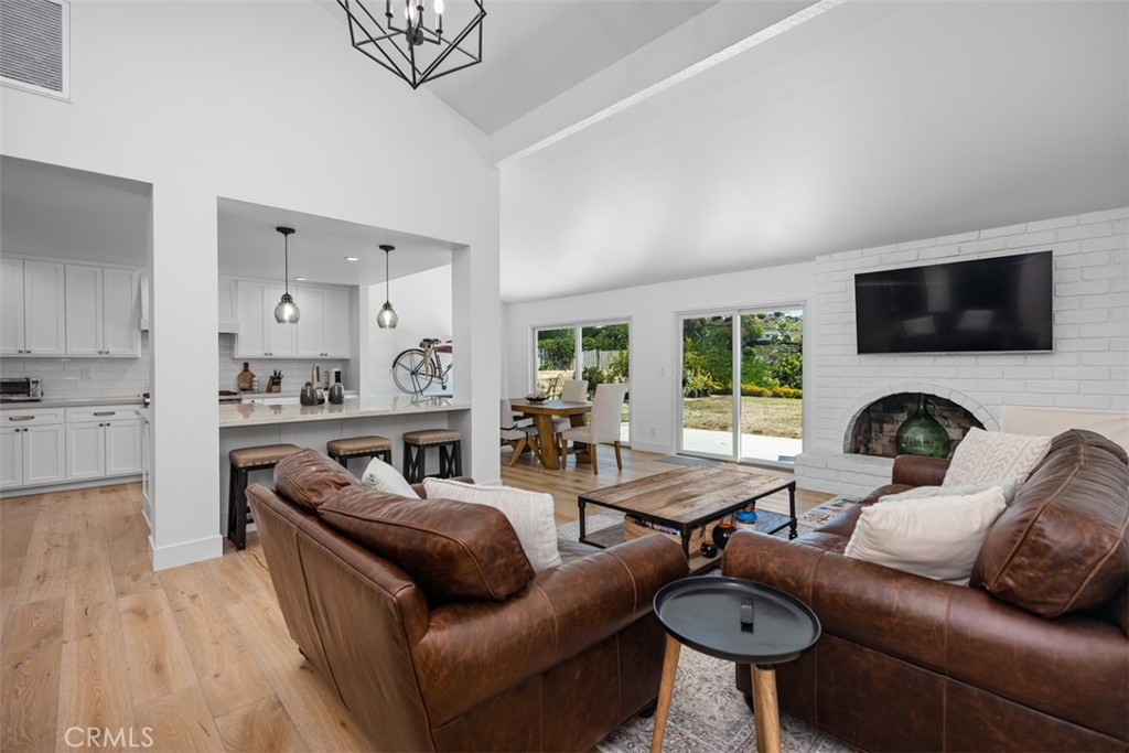 7d566d20 D402 4009 9d58 7778aedbe43f