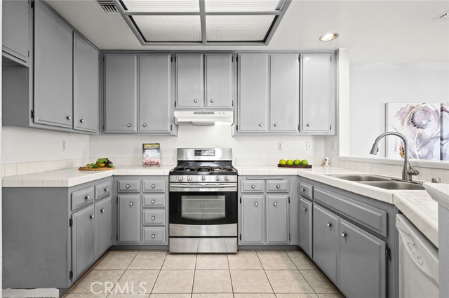 Detail Gallery Image 14 of 50 For 1111 Portofino Ct #101,  Corona,  CA 92881 - 3 Beds | 2/1 Baths