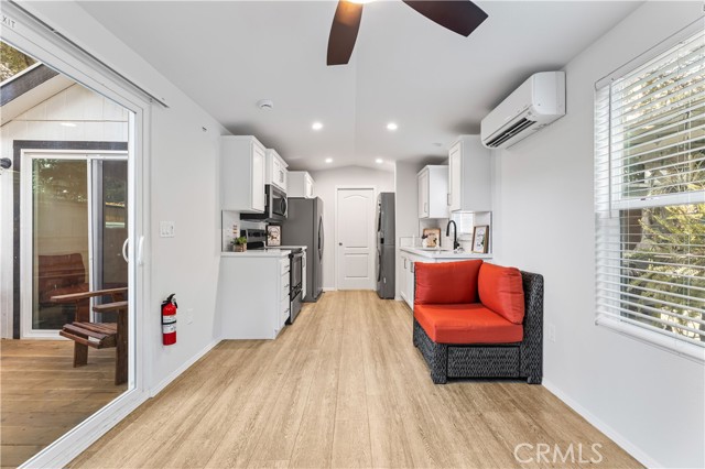 Detail Gallery Image 4 of 19 For 10799 Sherman Grove Ave #84,  Sunland,  CA 90140 - 1 Beds | 1 Baths