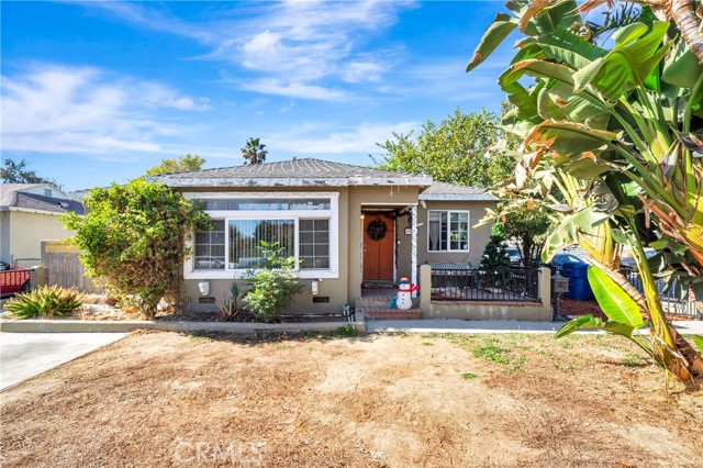 Detail Gallery Image 1 of 34 For 6933 Etiwanda Ave, Reseda,  CA 91335 - 6 Beds | 4 Baths