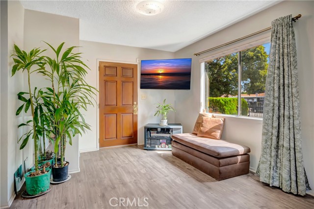 Detail Gallery Image 3 of 18 For 2651 Pirtle St, Los Angeles,  CA 90039 - 3 Beds | 1/1 Baths