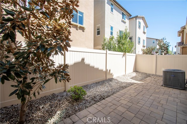 Detail Gallery Image 24 of 31 For 14717 W Rose Ln, Van Nuys,  CA 91405 - 3 Beds | 2/1 Baths