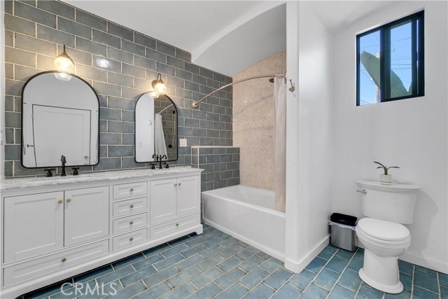 Detail Gallery Image 15 of 40 For 441 E 17th St, Long Beach,  CA 90813 - 4 Beds | 4 Baths