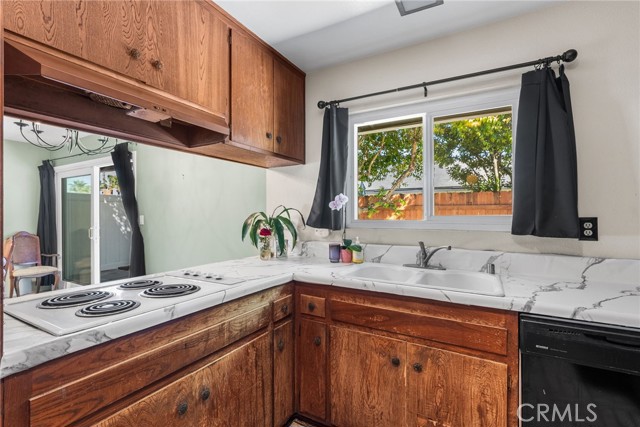 Detail Gallery Image 11 of 25 For 300 Alva, Costa Mesa,  CA 92627 - 3 Beds | 2 Baths