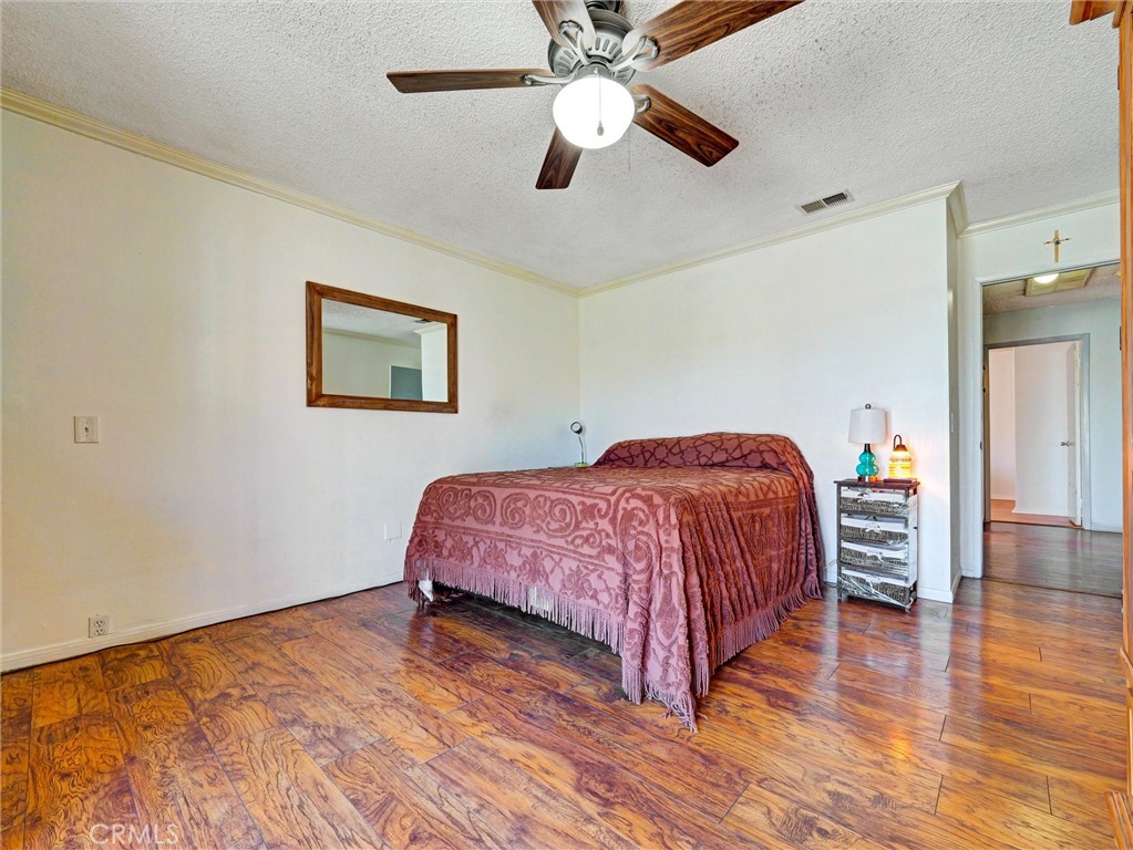 https://media.crmls.org/medias/7d59982a-7bf7-4eff-b808-31d73c259cca.jpg?preset=X-Large