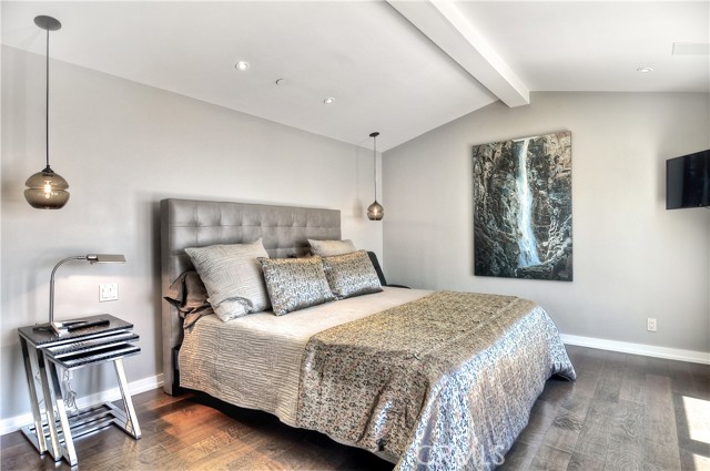 214 1/2 Marguerite Avenue, Corona del Mar CA: https://media.crmls.org/medias/7d59bcb0-0b64-4700-beb0-41386709773f.jpg