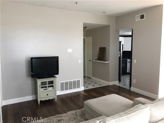 Detail Gallery Image 3 of 14 For 17661 Sergio Cir Ci202,  Huntington Beach,  CA 92647 - 2 Beds | 2 Baths