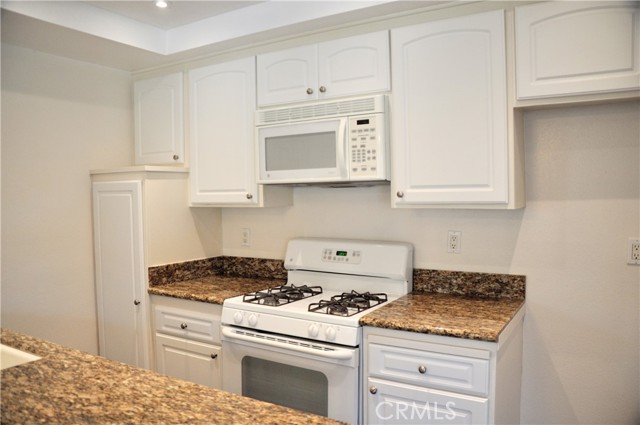 Detail Gallery Image 2 of 16 For 16040 Leffingwell, Whittier,  CA 90603 - 2 Beds | 2 Baths