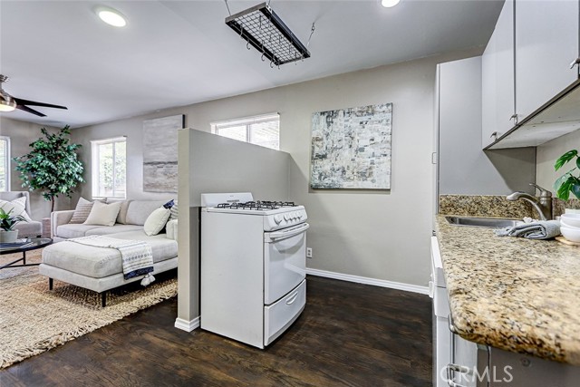Detail Gallery Image 25 of 34 For 312 N Prospect Ave, Redondo Beach,  CA 90277 - 4 Beds | 2/1 Baths