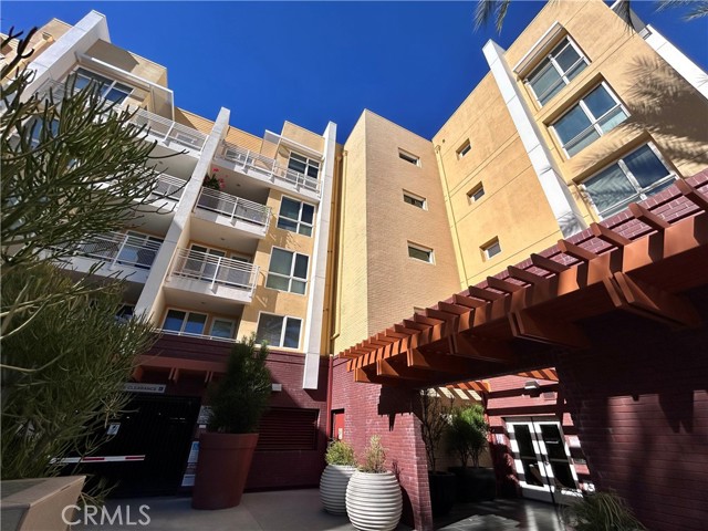 21301 Erwin Street #228, Woodland Hills CA: https://media.crmls.org/medias/7d5b7873-dbf4-47e5-ac18-50f1705dcbb3.jpg