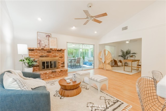 7215 Enfield Avenue, Reseda CA: https://media.crmls.org/medias/7d5cae9d-c697-4888-90df-5ba2e0ea7b26.jpg