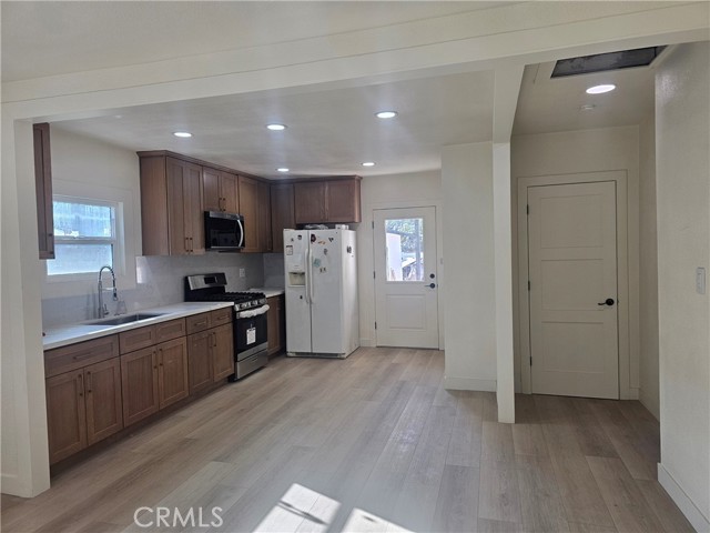 Detail Gallery Image 3 of 17 For 5493 Cerritos, Long Beach,  CA 90805 - 3 Beds | 2 Baths